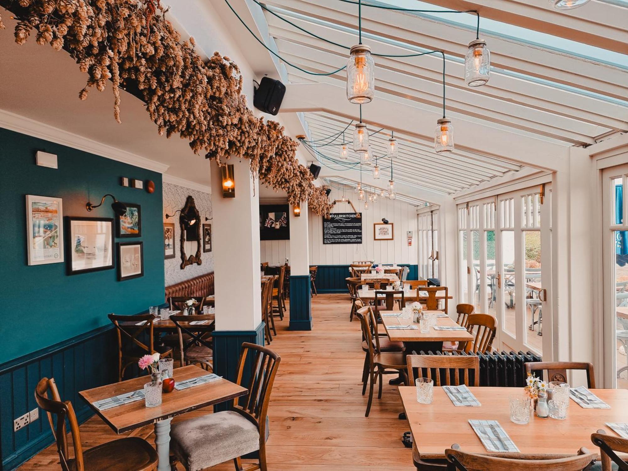 The Swan Hotel Staines-upon-Thames Exterior photo