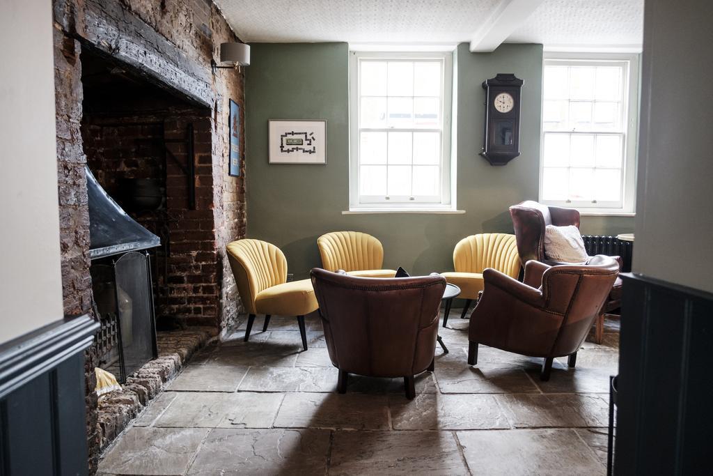 The Swan Hotel Staines-upon-Thames Exterior photo